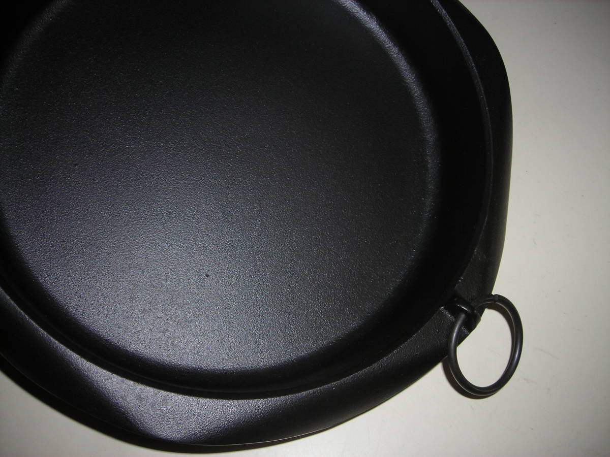 R3 08* south part iron vessel rock . saucepan for sukiyaki inside diameter : approximately 24cm height : approximately 5.0cm