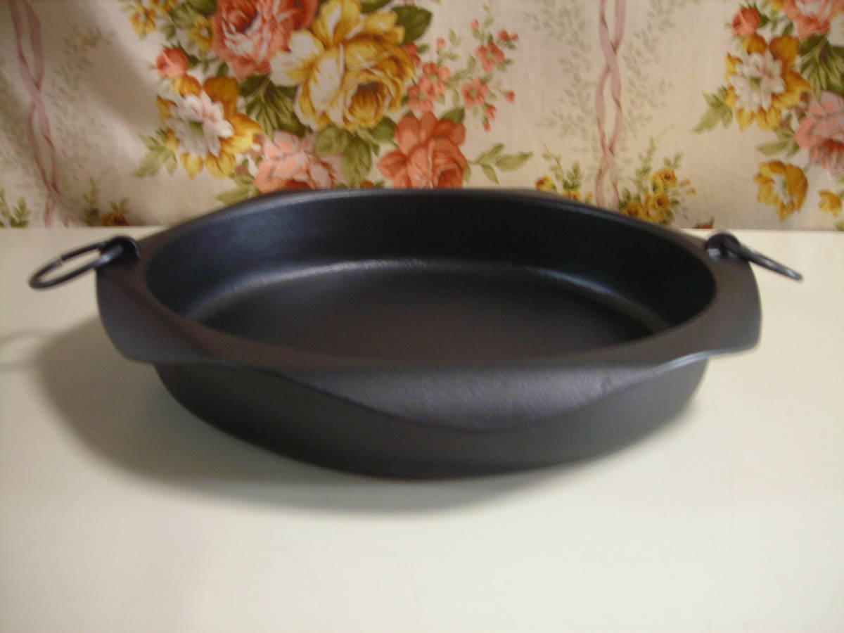 R3 08* south part iron vessel rock . saucepan for sukiyaki inside diameter : approximately 24cm height : approximately 5.0cm