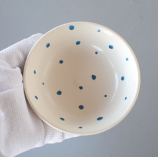 small bowl blue dot hand ..bas182