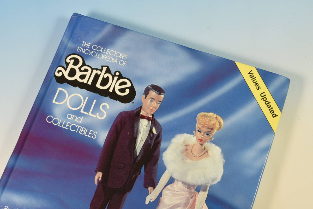 Barbie本　ハードカバー「The Collectors of Encyclopedia of Barbie」Dolls ＆ Collectibles_画像4