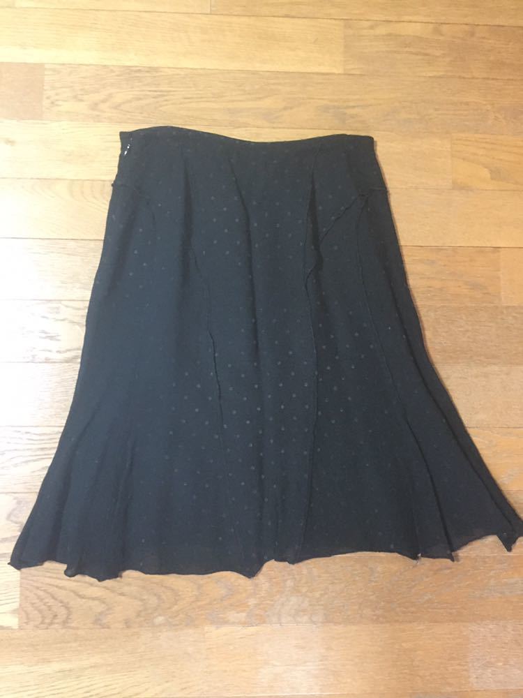 1041. Fragile * dot / polka dot * knee height skirt * black / black * size 36