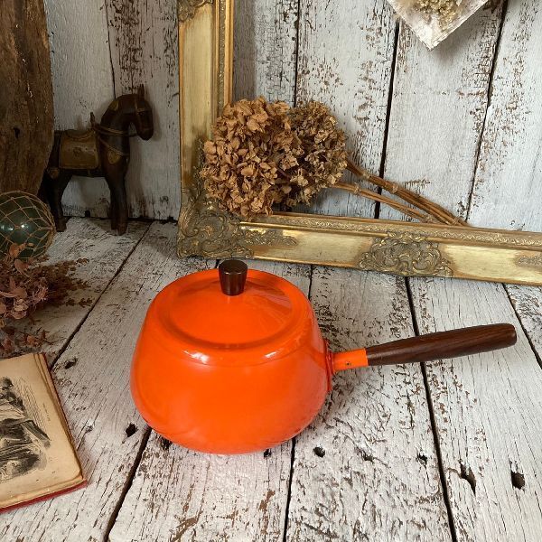  Vintage dead unused * old aluminium. single-handled pot * tree. handle * orange orange bread * camp outdoor * Vintage * retro * antique old tool 