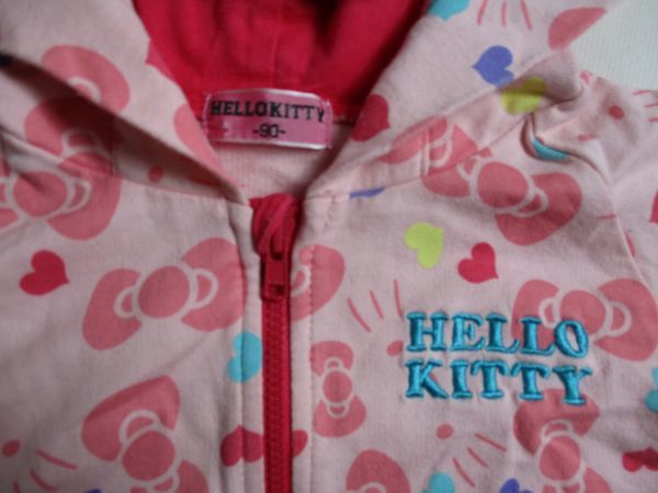 BC372【HELLO KITTY】ハローキティー　フード付き　プリント　ジップアップ　パーカー　女児　淡赤　90_画像3