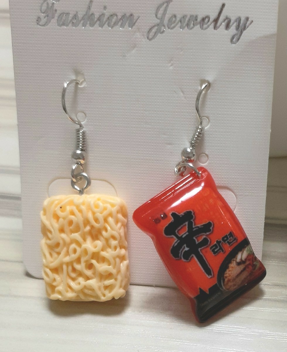 新品☆未使用】辛ラーメン ピアス リアル | marcusbiz.com