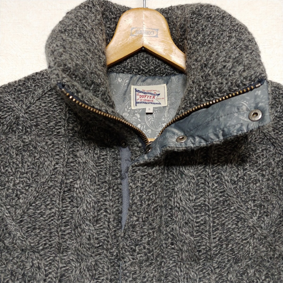 美品 The DUFFER of ST GEORGE ケーブルニット ダウン グレー S 美品 The DUFFER of ST GEORGE ケーブルニット ダウン グレー S