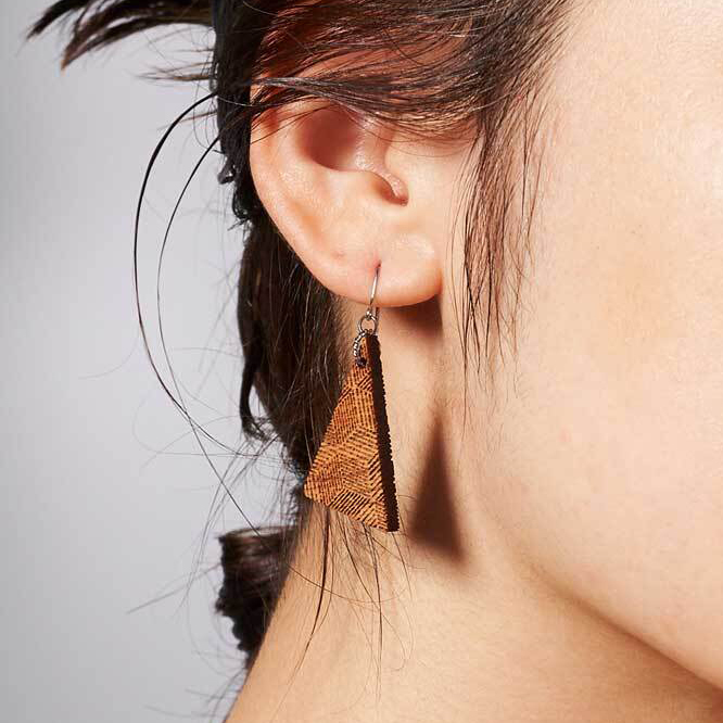 [ tree tch] walnut. tree * earrings ( hang ) direct angle triangle shape 