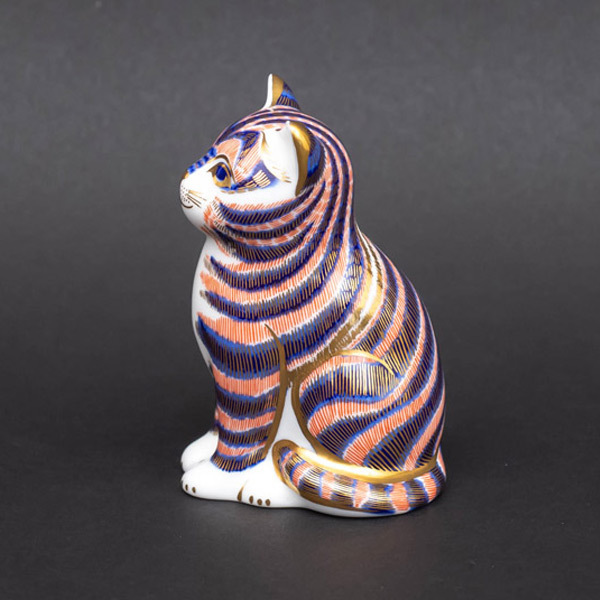  Royal * Crown * Dubey paperweight . seat squirrel .. cat 