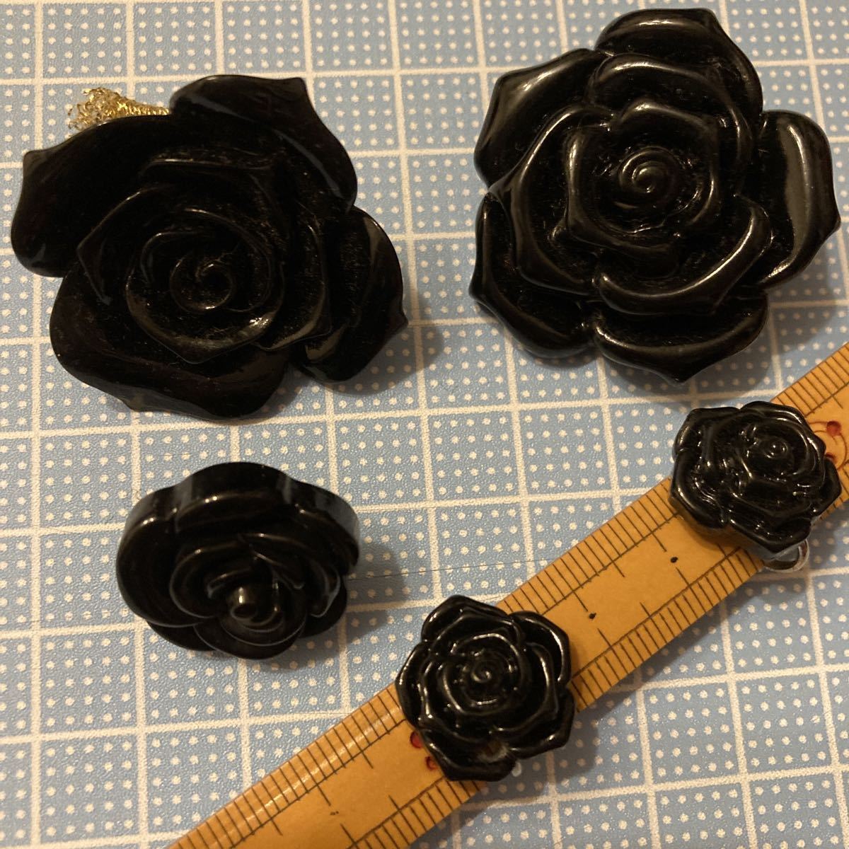  black rose rose flower button ornament parts . equipment remake sewing handicrafts Showa Retro antique small articles Western-style clothes hobby antique parts handcraft 