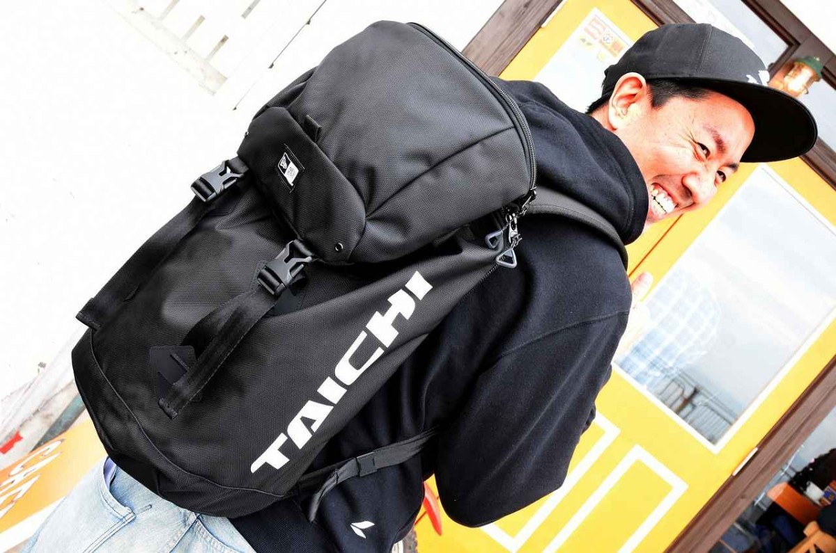 【美品】Rs TAICHI✖️NEWERAコラボリュック/28Lブラック/ホワイト ニューエラ newera RSタイチ バックパック Backpack コラボ