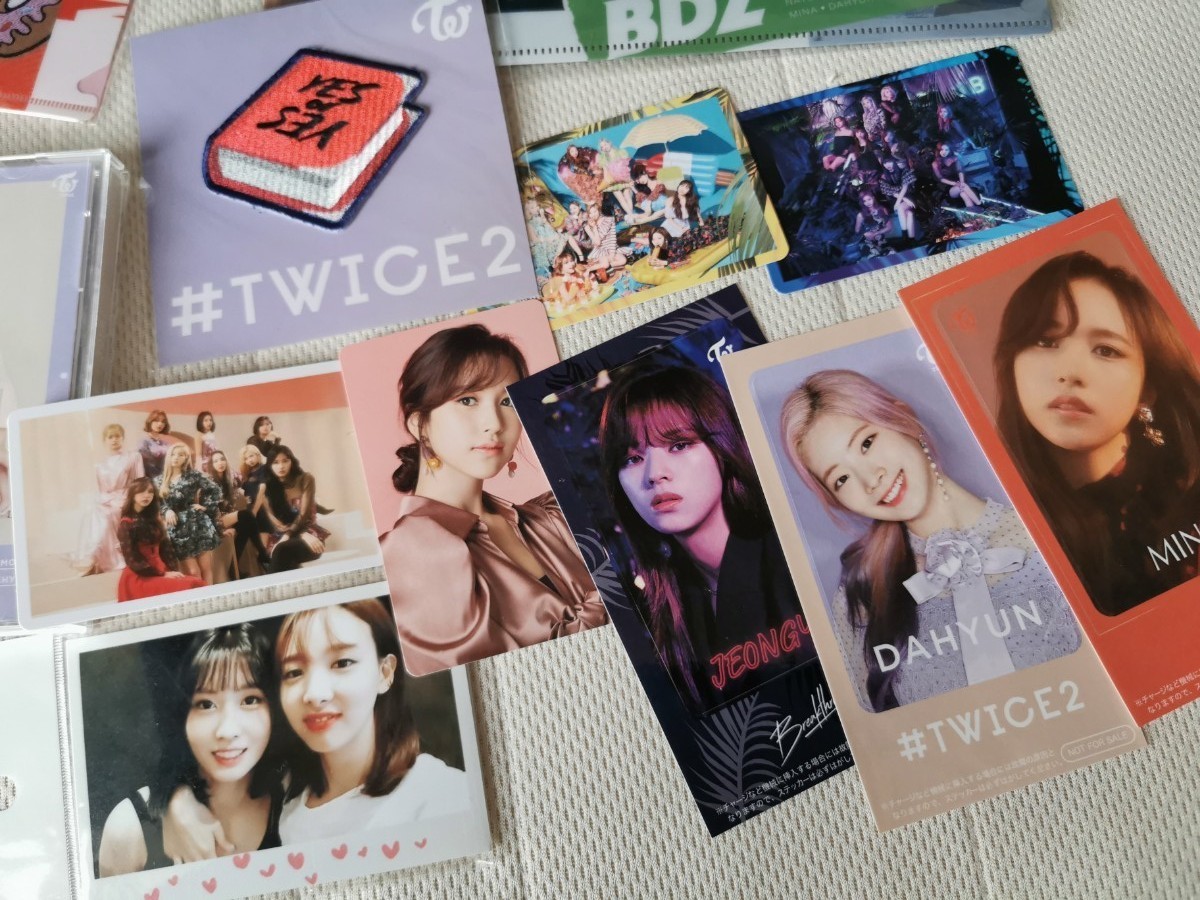 ライトニングボルト 【まとめ売り】TWICEグッズ クリアファイル、名札