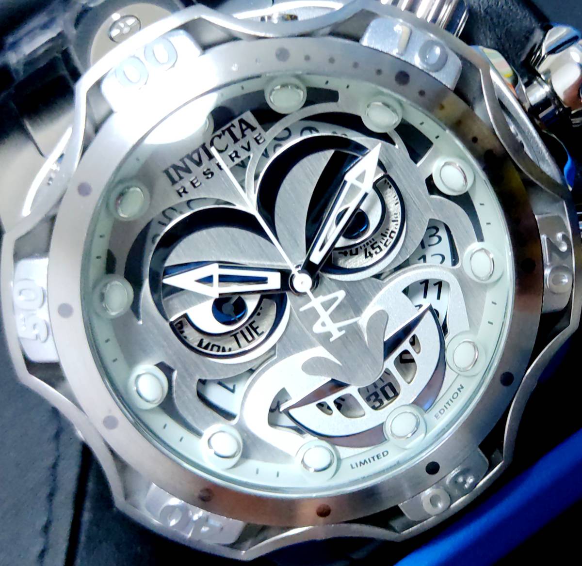 【新品】定価27万円 INVICTA インビクタ 高級腕時計 BATMAN バットマン JORKER ジョーカー シルバー×ホワイト フルメタル  世界限定4000個