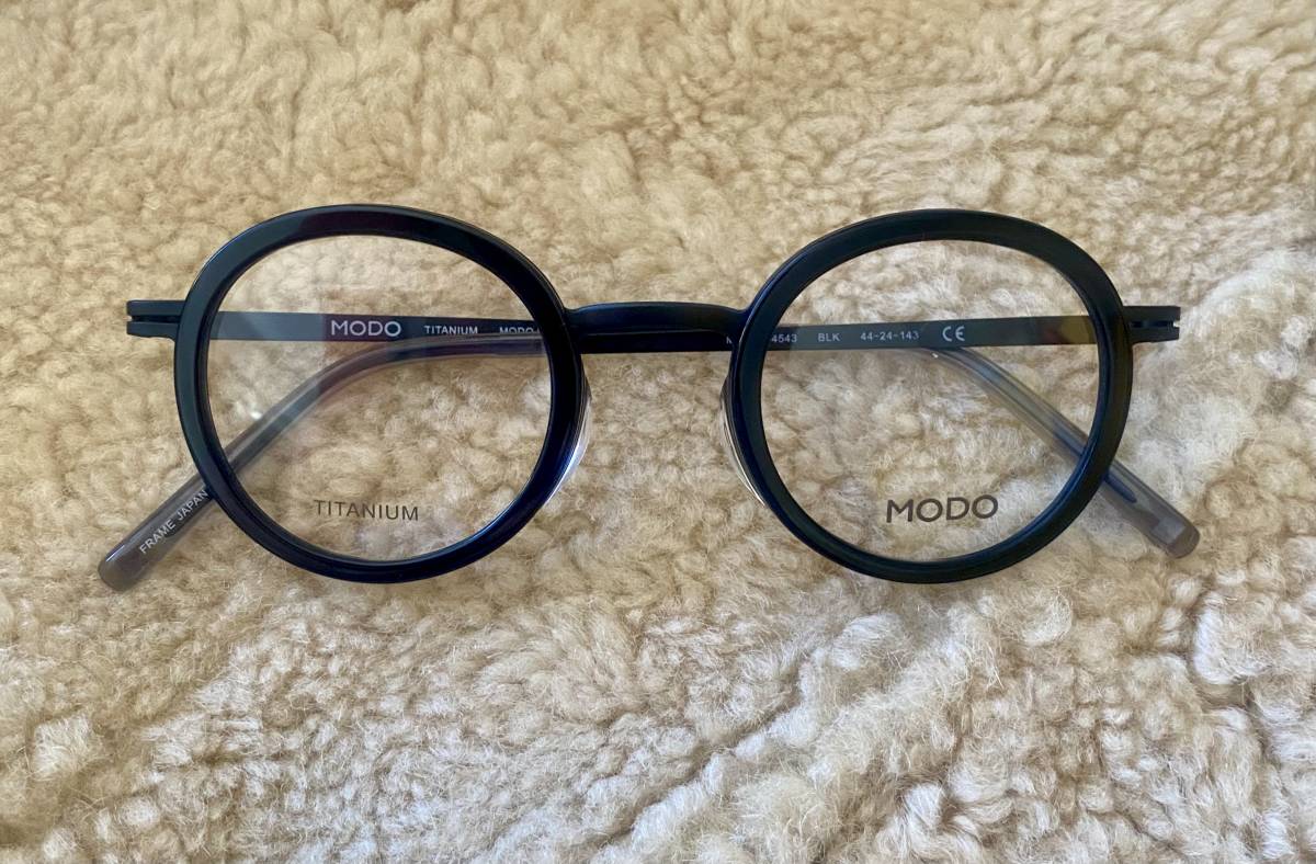 入手困難！最新モデル正規新品ミラノ、ニューヨーク発MODO超軽量なインパクトのあるブラックラウンドモデル素晴らしい着け心地の眼鏡です！