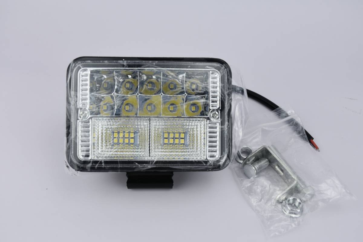 8個入 26LED 車オフロード ledワークライト 防水作業灯 曲型広角狭角一体型 トラック用品/農業機械車外灯 各種作業対応 LED投光器 12-24v用_画像2