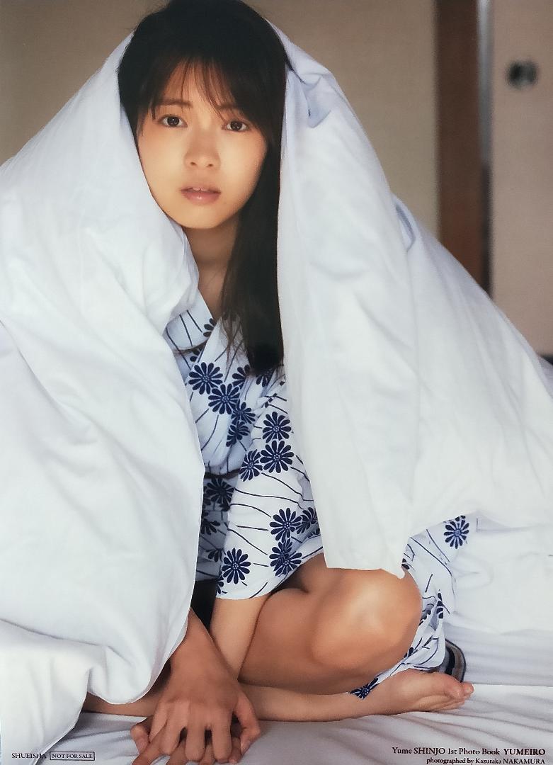 直筆サイン入り)新條由芽 1st写真集【ゆめいろ】+イベント特典2L生