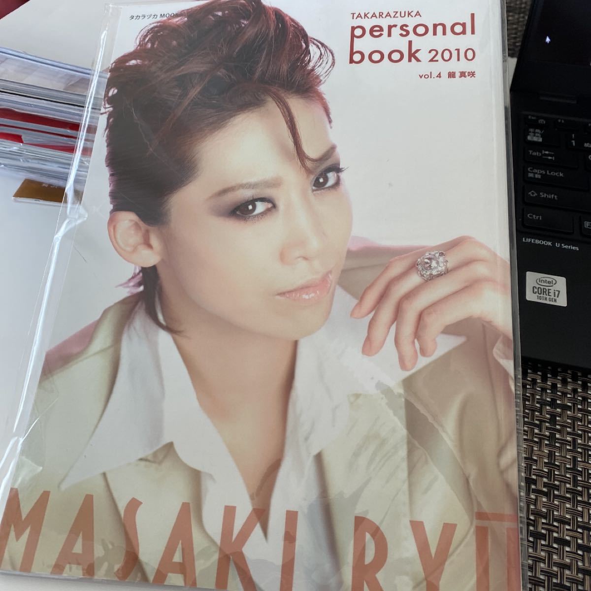 ＴＡＫＡＲＡＺＵＫＡ ｐｅｒｓｏｎａｌ ｂｏｏｋ ２０１０ ｖｏｌ４ 龍真咲 (Ｖｏｌ．４) 龍真咲 タカラヅカＭＯＯＫ