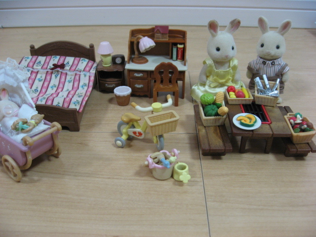 シルバニアファミリー　お家と人形と家具小物一式_画像6