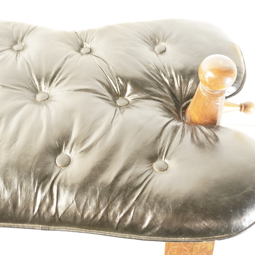 ヨーロッパ ビンテージスツール 椅子 腰掛 ローズウッド レザー 本革 真鍮象嵌装飾 味わい、職人による手造りの素晴らしい一点物です！ ATN_画像3