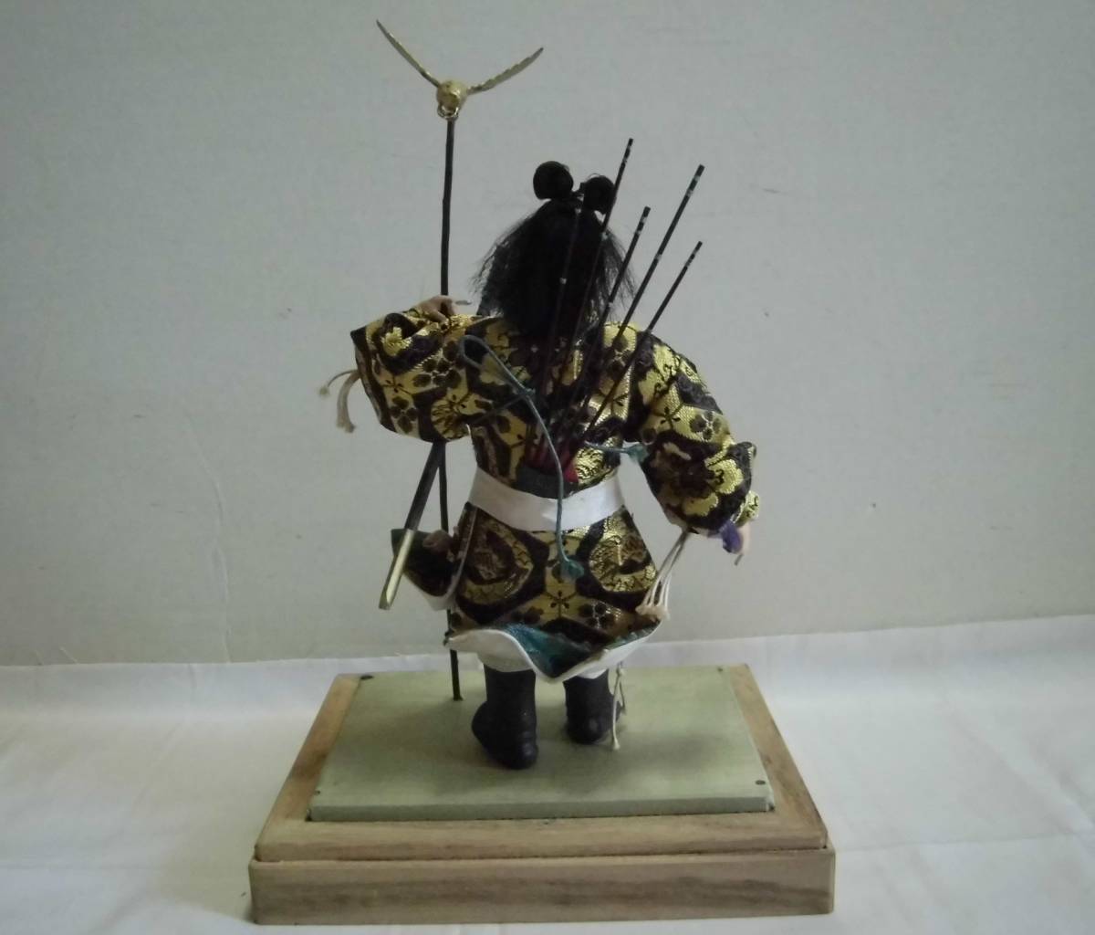 かなり古い 五月人形 神天 神武天皇 木製ガラスケース入り 外 かなり古い 五月人形 神天 神武天皇 木製ガラスケース入り 外