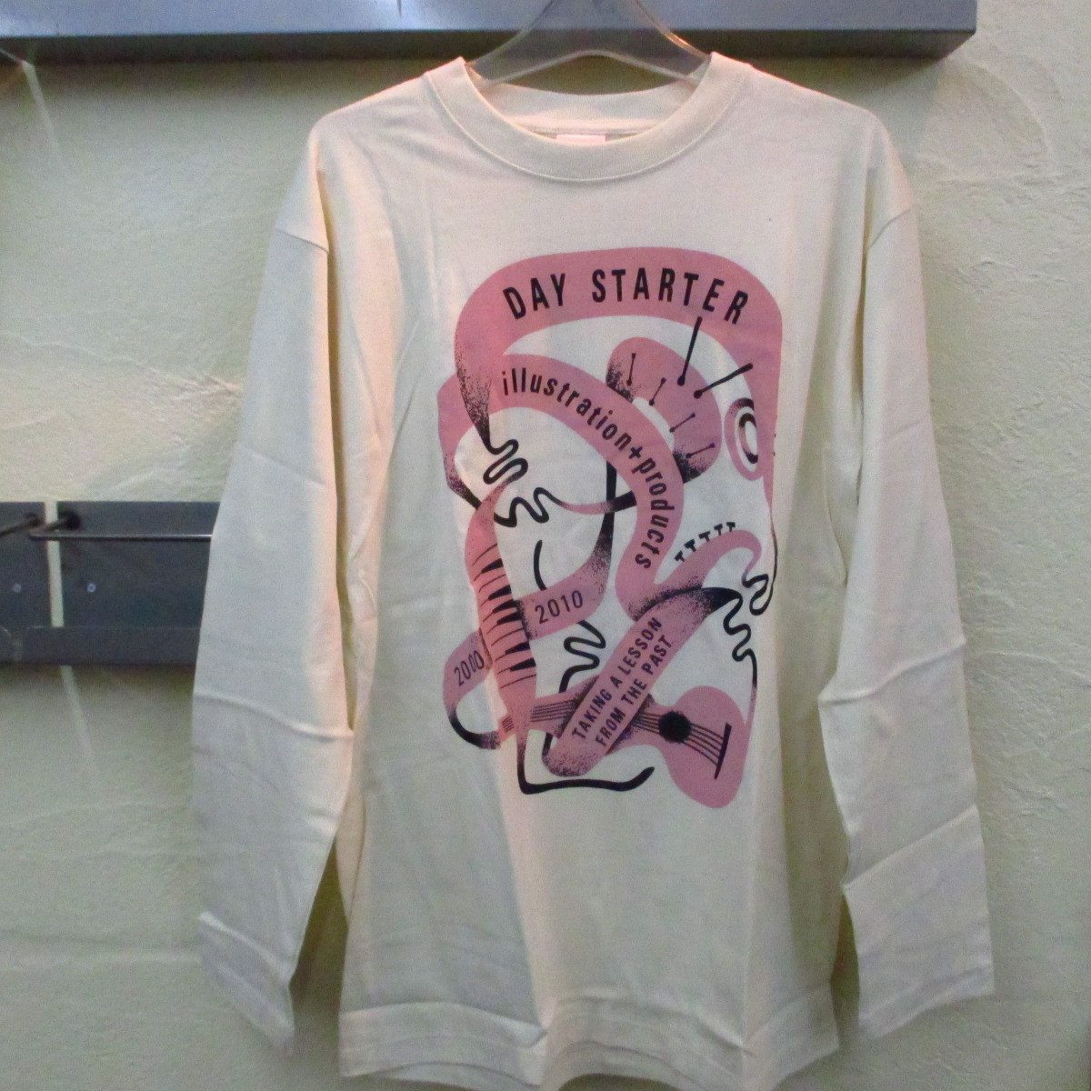 1036円 日本最級 1036円 公式サイト DAY STARTER-Pink Logo T-Shirts
