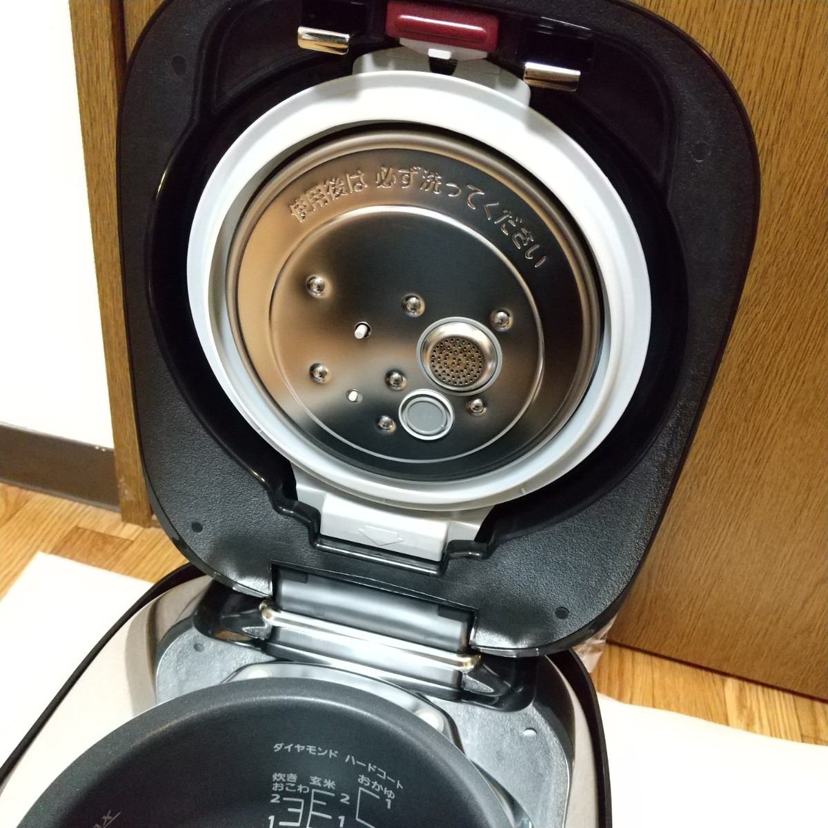 【美品】 Panasonic パナソニック 炊飯器 3合 可変圧力IH式 Wおどり炊き SR-JW0