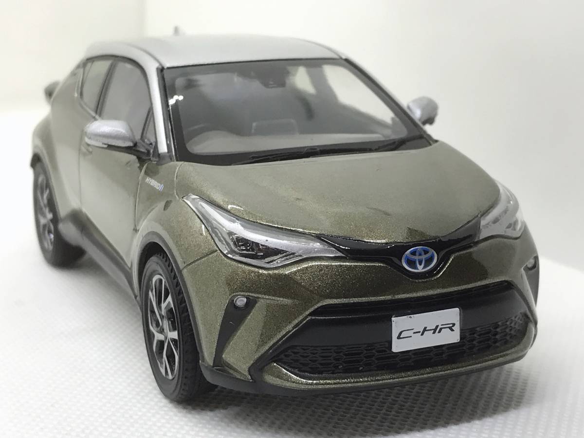 新品非売品 トヨタ 新型 C-HR 後期型 色見本カラーサンプル 1/30ミニカー ツートーン メタルストリーム×オキサイドブロンズメタリック 2TD_画像4