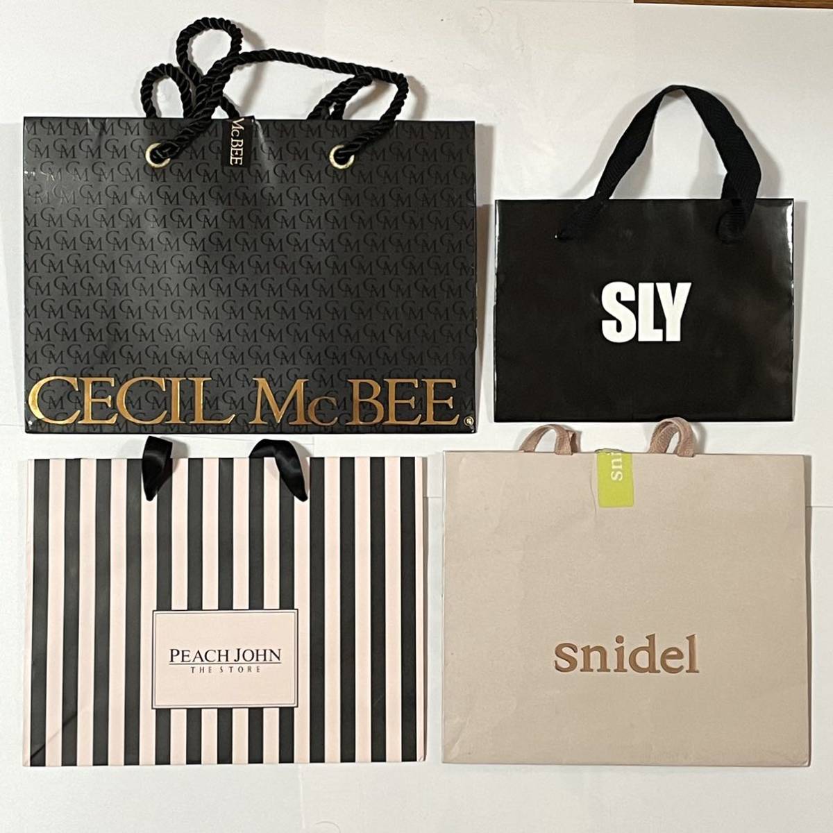 Yahoo!オークション - ショップ袋 4枚 SLY snidel CECIL McBEE Yahoo!オークション - ショップ袋 4枚 SLY snidel CECIL McBEE