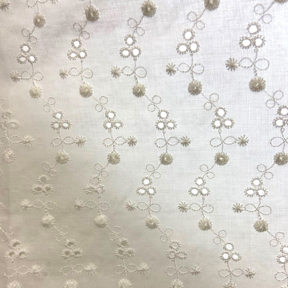 コットンレース　刺繍 綿レース　綿100%  白　綿生地　小花柄