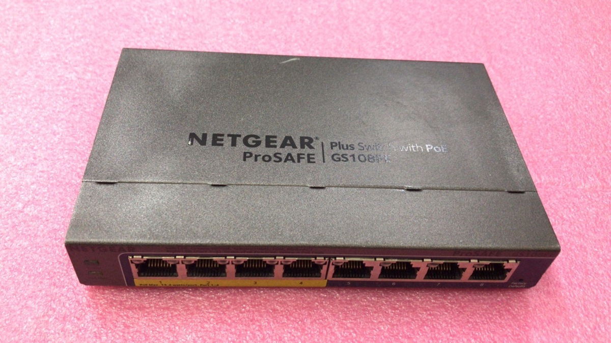 2310130*NETGEAR GS108PE ProSafe Plus Switch 8 порт Gigabit Switch With 4 порт PoE GS108PE электризация проверка только адаптор нет 