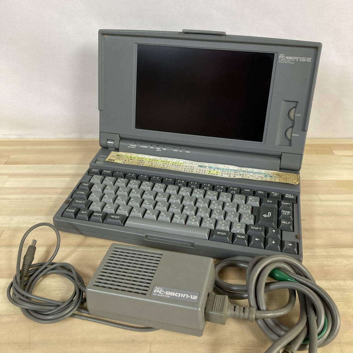 g51上■【希少/PC/送料無料】NEC パーソナルコンピューター PC-9801NS/E ACアダプタ付属 32ビットCPU 3.5インチモニター ジャンク 210818_画像1