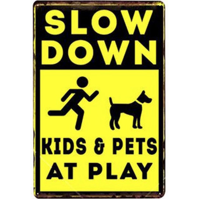 A2690　メタル　サイン　金属　ブリキ　看板　プレート　標識　ピクト　警告　注意　危険　車　減速　飛び出し　子ども　犬　交通安全 2328_こちらのデザインを1枚お届けします ↑