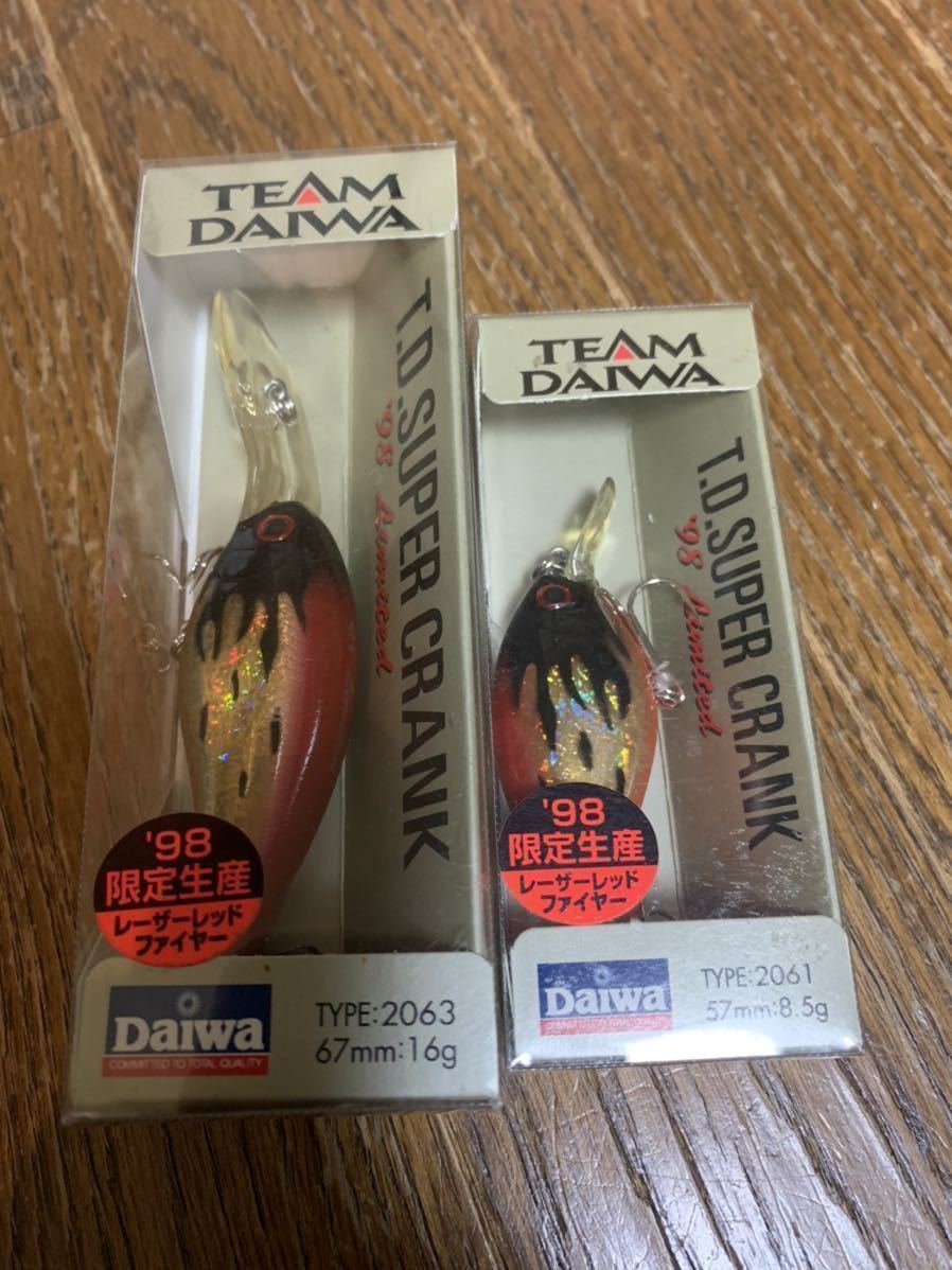 新品 TEAM DAIWA チームダイワ T.D.スーパークランク '98リミテッド 1998年限定生産 レーザーレッドファイアー ☆2個セット売り。_画像1