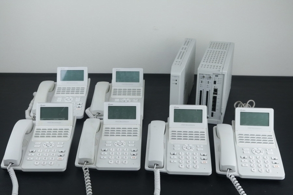 15年製!!【NTT】αA1 ビジネスフォン８点セット（A1-24STEL-1W）（A1-MES-1）（A1-2ACOGW）業務用電話機 現状品の画像1