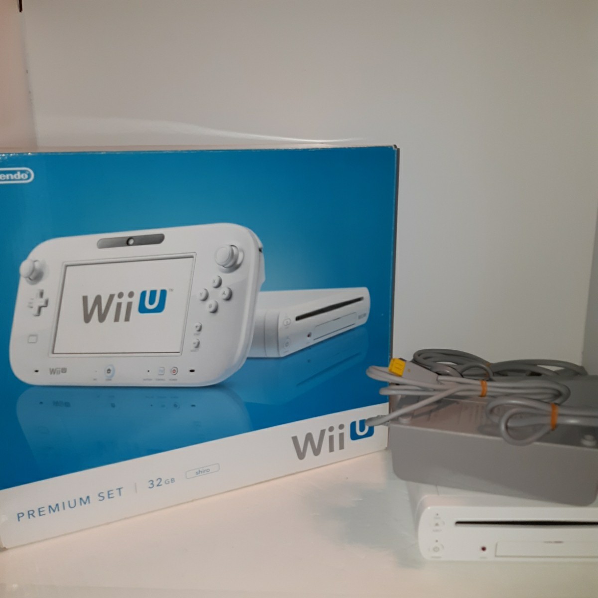 (匿名配送)WiiU 白 本体 32GB(WUP-101) ゲームパッド不足  シロ 任天堂 Nintendo