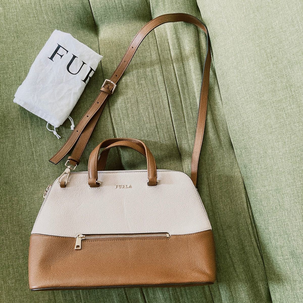 未使用　フルラ　2way ショルダー　ハンドバッグ　ベージュ　茶　バイカラー FURLA 本革　ビジネス　オンオフ