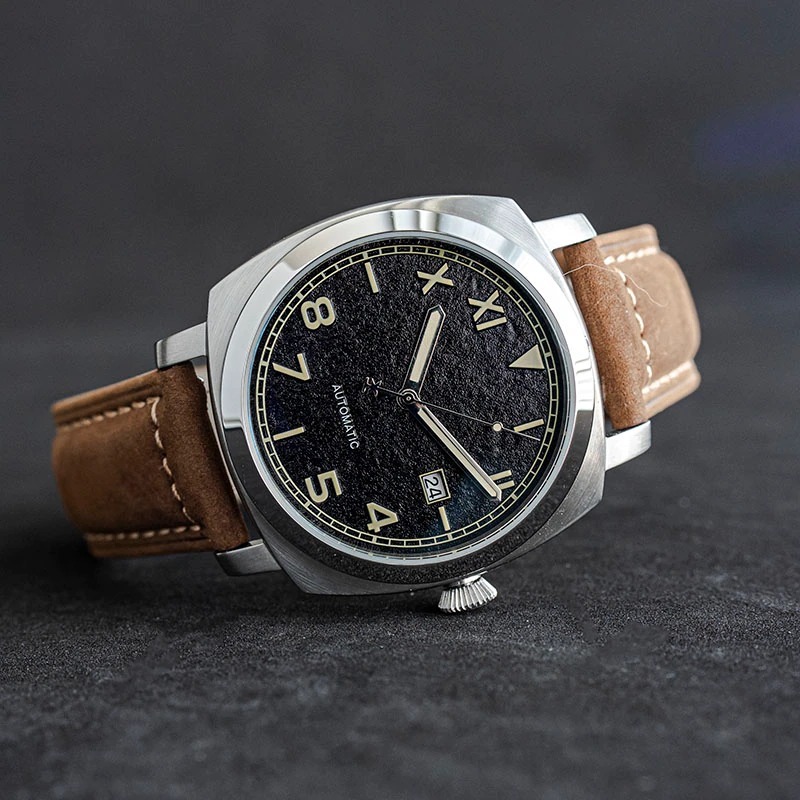 最も優遇の 47ミリメートル　自動機械式腕時計　NH35　ステンレス鋼　ブラックダイヤル　茶色レザー　カリフォルニアダイヤル　サファイア　発光 2針（時、分）