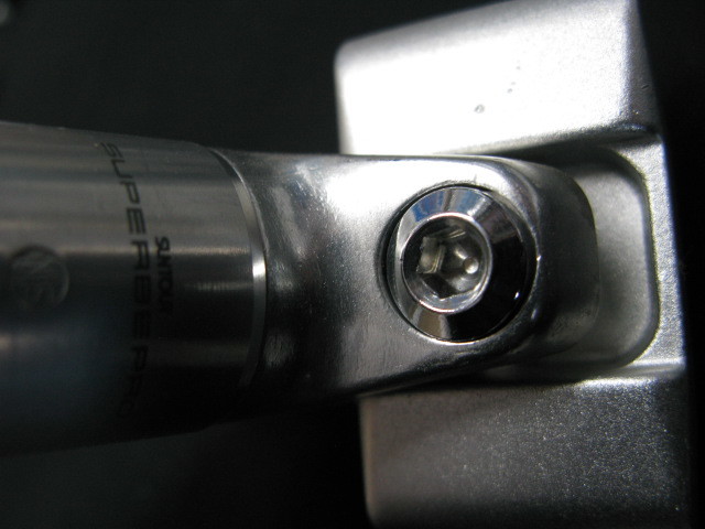 ピスト・競輪/NJS認定SUNTOUR【SUPERBE PRO】シートピラー26.8mm ピスト・競輪/NJS認定SUNTOUR【SUPERBE PRO】シートピラー26.8mm