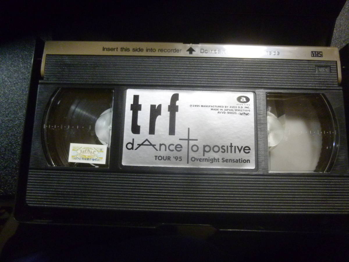 ★ｔｒｆ/TOUR’95 dAnce to positive Overnight Sensation [VHS] trf 中古VHSビデオテープ_画像3