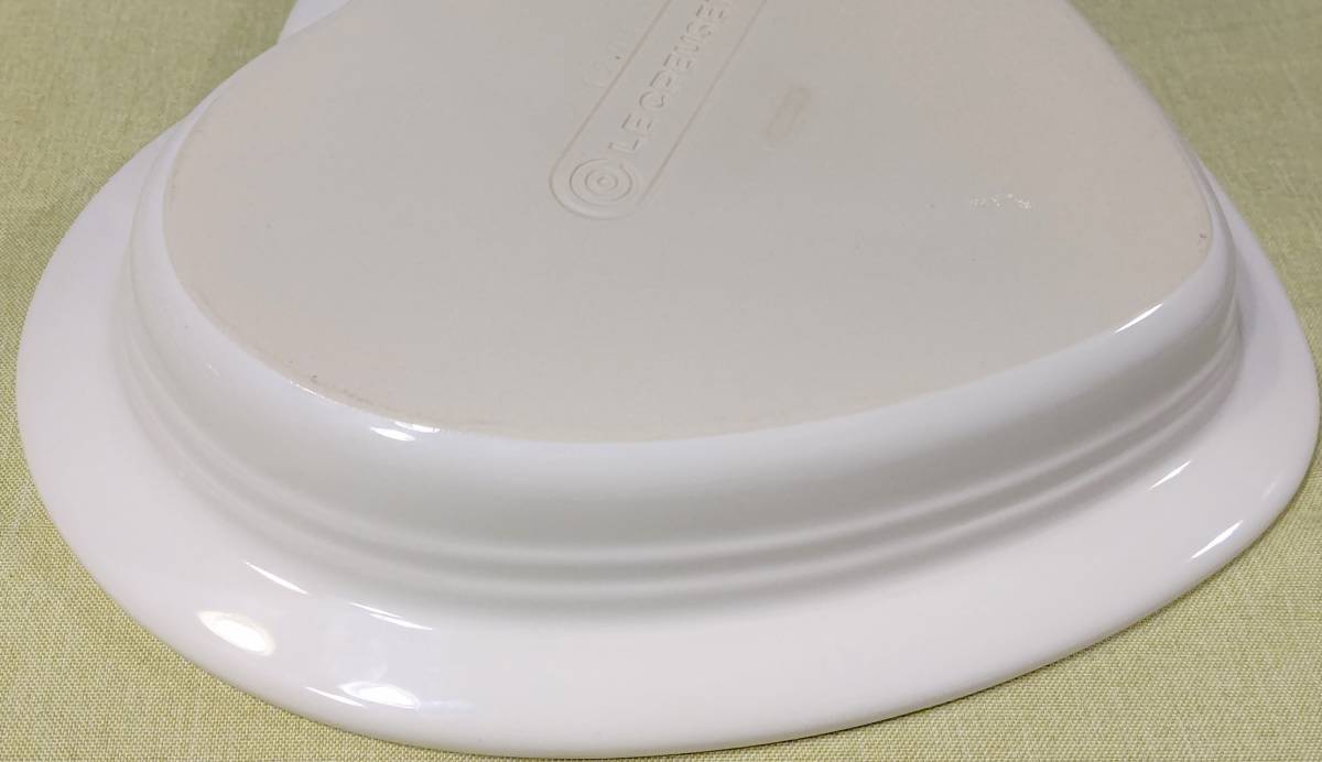 LE CREUSET ルクルーゼ ハート ベイキング ディッシュ 特大（31.5㎝×30㎝×5㎝ 1660g）ホワイト