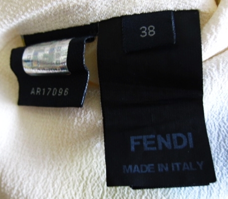 めちゃお得！極美品 FENDI フェンディ 100％シルク 半袖 ワンピース ３８≒７号サイズ 高級な縫製 FENDIハンガー付き_画像10