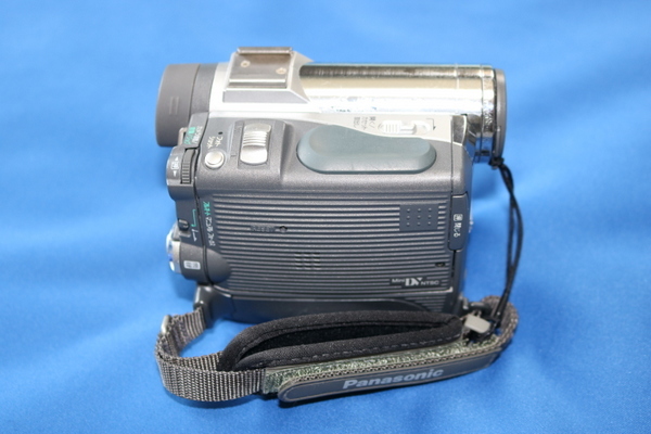 ジャンク 通電確認のみ 修理・部品取り前提 パナソニック NV-GS5 miniDV ビデオカメラ 本体のみ PANASONIC　_画像4