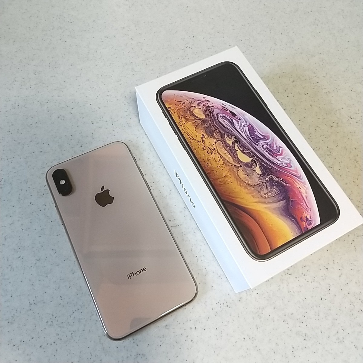 iPhone Xs Gold 256 GB au SIMフリー 付属品完備-