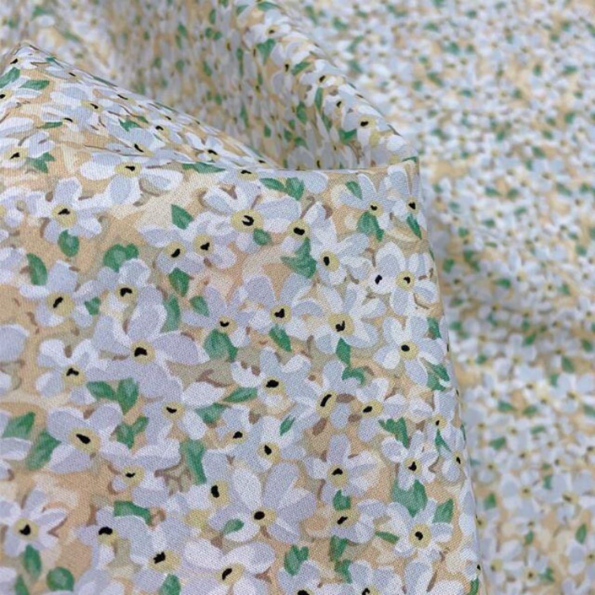 水彩画のような細かい小花柄の布　70×50cm　イエローベース　ハギレ
