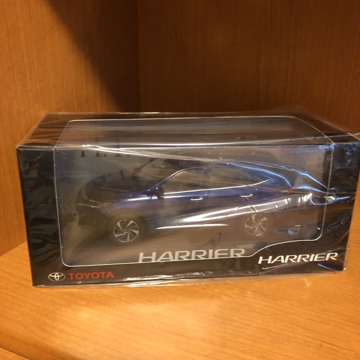 1/30 トヨタ 新型ハリアー HARRIER 後期 カラーサンプル 非売品 ミニカー　ダークブルー_画像1