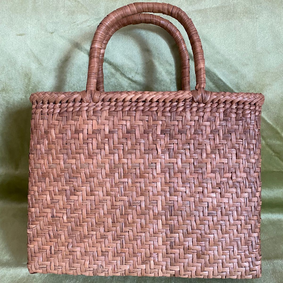 史上最も激安 職人手編み 肩掛け兼用 網代編み 山葡萄籠バッグ 未使用品 長野産 サイズXL - かごバッグ