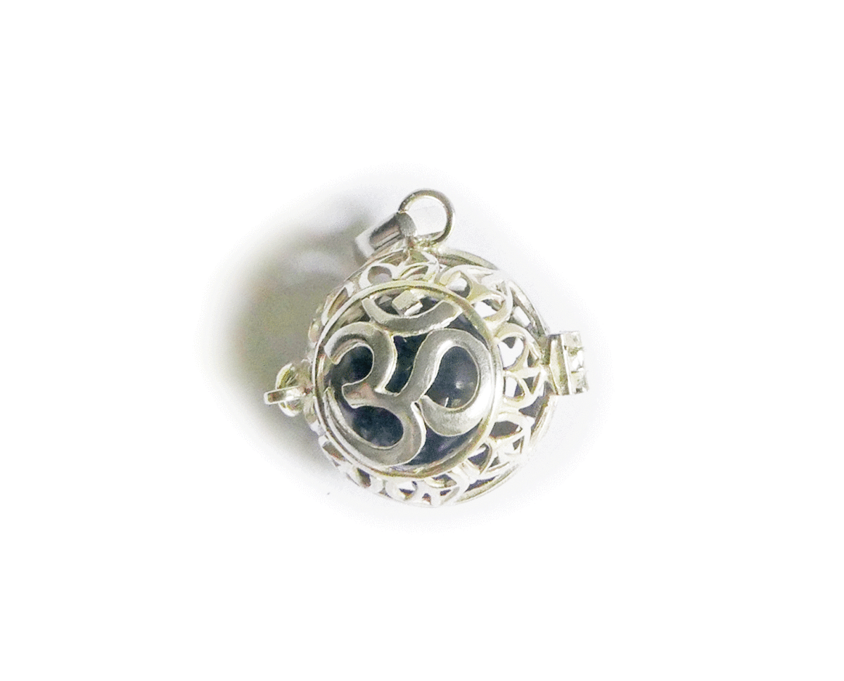 ［Silver925］バリ島の神様「OM（オーム）」の立体模様の中身が取り出せるオープン型シルバーペンダント（アメジスト）大切なものを中に♪