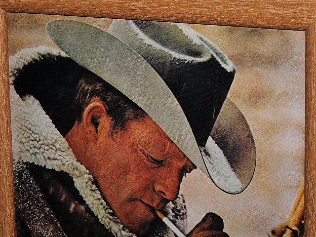 1972年 USA 70s vintage 洋書雑誌広告 額装品 Marlboro Tobacco マルボロ タバコ マルボロマン / 検索用 店舗 ガレージ 看板 装飾 (A4size)_画像2