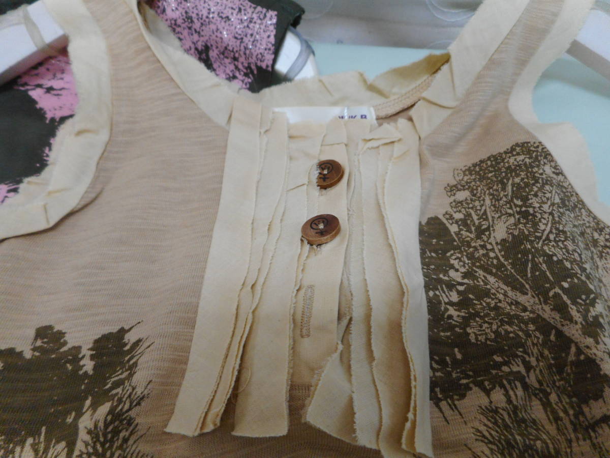 子供服　Tシャツ　デザインTシャツ　胸元プリント柄　カーキ色　120サイズ　2枚　在庫品_画像2
