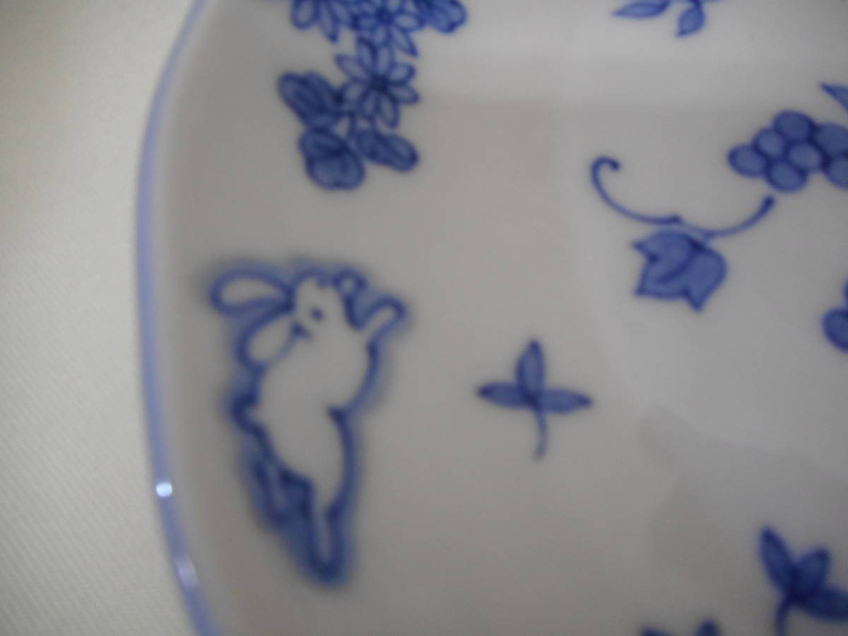 和風陶器　ウサギと葡萄絵皿　大皿＆小皿セット　染付絵柄　「花」和食器　陶器　在庫品