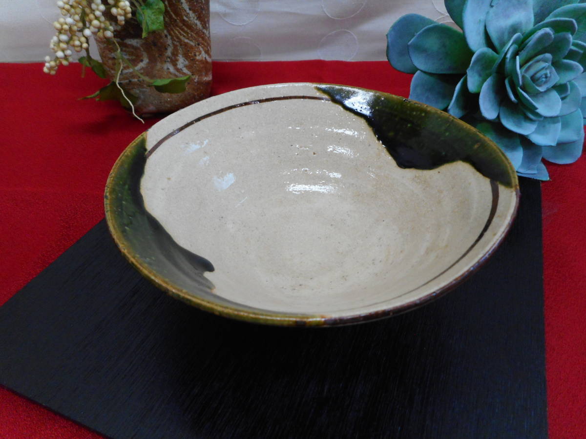  tea utensils Oribe . flat tea cup Matsumoto iron mountain structure powdered green tea bowl ceramics used beautiful goods 