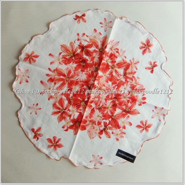 ◆ニコライ バーグマン 日本製【丸い 円形 の素敵な】ハンカチ 未使用◆赤いお花◆_画像2